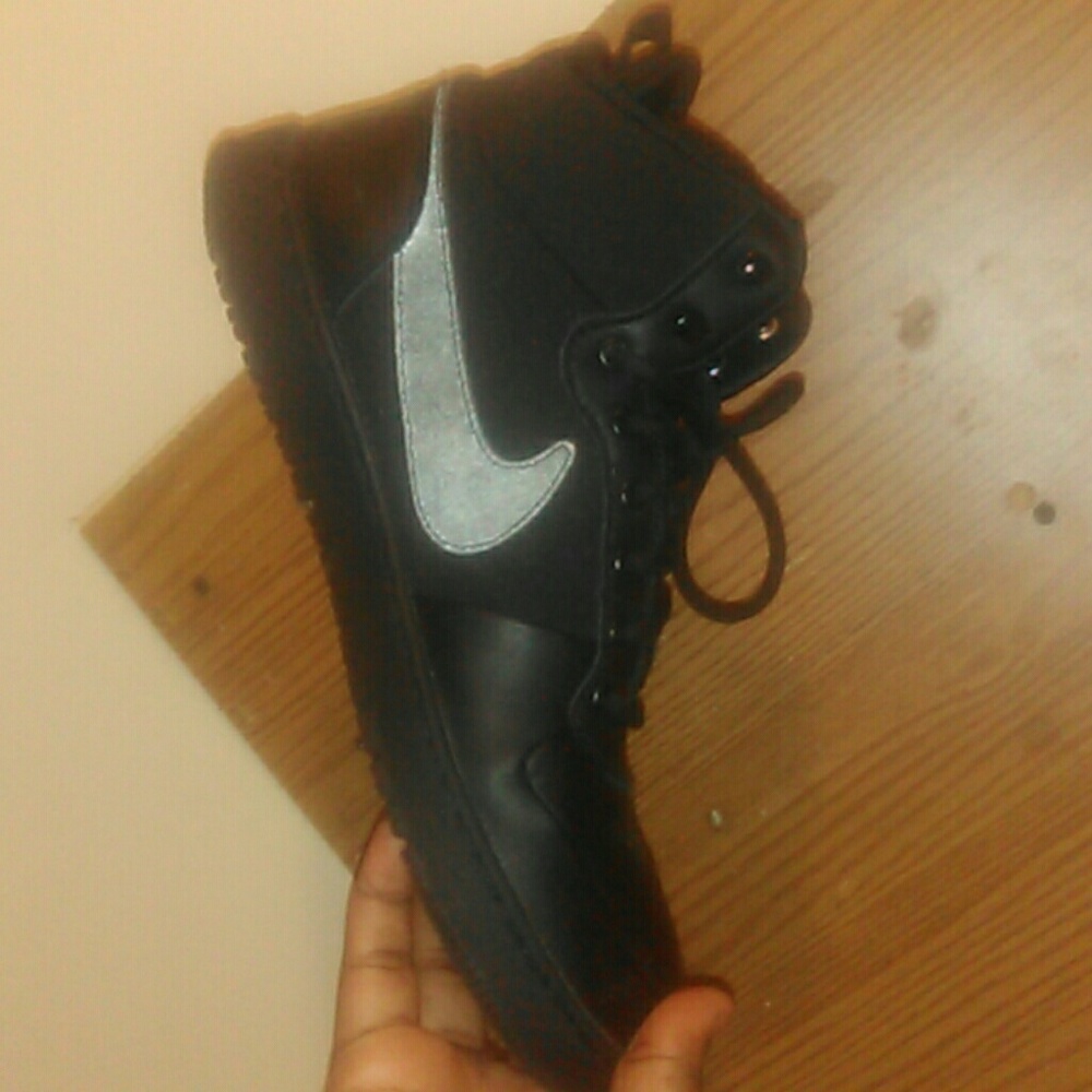 Hightop men nike's size 10.5  slightly worn